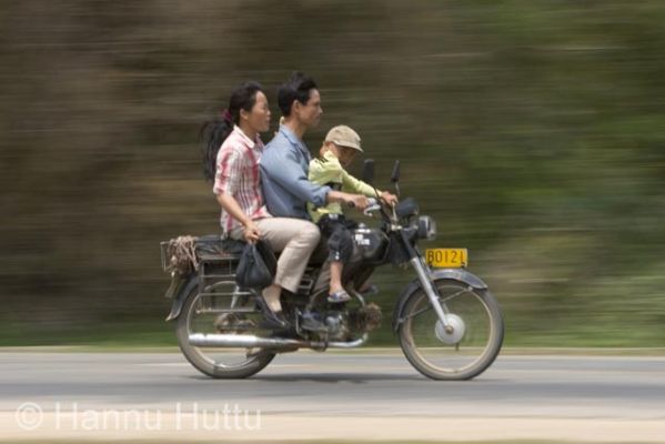 2006_03_23 113.jpg
moottoripyörä perhe liikenne vauhti hainan kiina
Avainsanat: moottoripyörä perhe liikenne vauhti hainan kiina