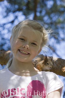 2009_05_30_049.jpg
tyttö lapsi puussa orava lemmikki kesä kaveri 
Avainsanat: tyttö lapsi puussa orava lemmikki kesä kaveri 
